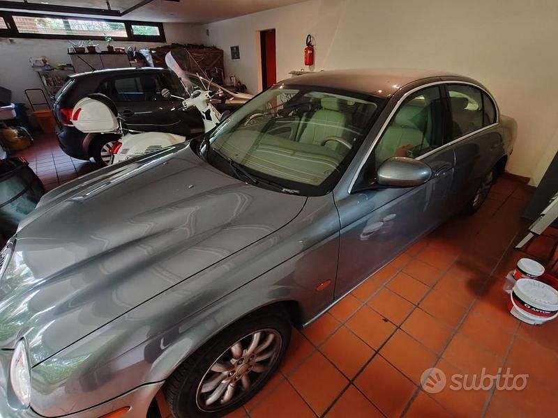 Usata Jaguar S-Type S 200 CV (147 kW) 2004 Grigio Berlina