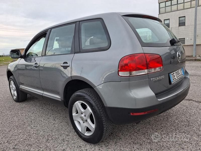 Usata VW Touareg R 174 CV (127 kW) 2006 Grigio SUV