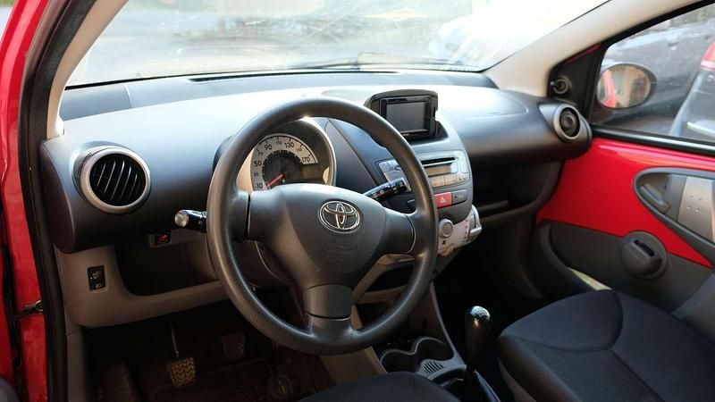 Usata Toyota Aygo Connect Style 68 CV (50 kW) 2012 Rosso Utilitaria