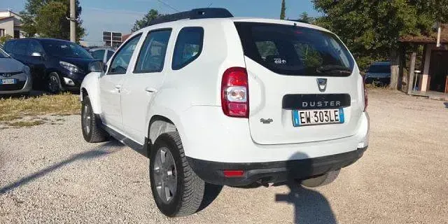 Usata Dacia Duster Lauréate 105 CV (77 kW) 2014 Grigio SUV