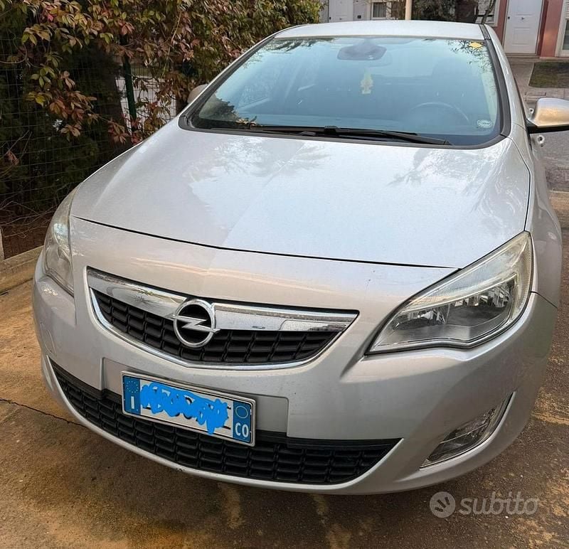 Usata Opel Astra 2010 Grigio Berlina