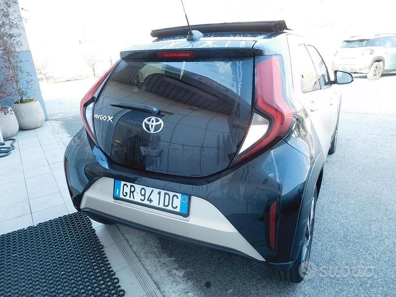 Usata Toyota Aygo X Trend 72 CV (52 kW) 2023 Beige SUV