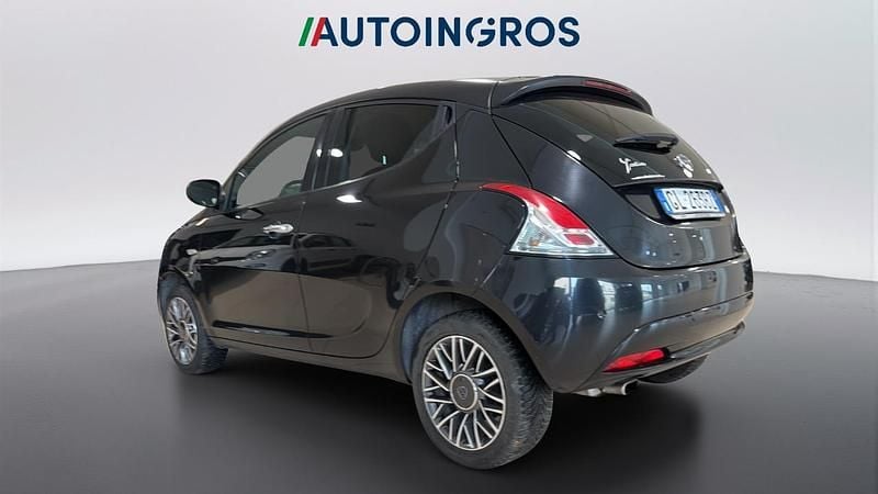 Usata Lancia Ypsilon Gold 69 CV (50 kW) 2022 Nero Utilitaria
