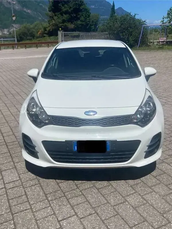 Usata Kia Rio Active 75 CV (55 kW) 2017 Bianco Berlina