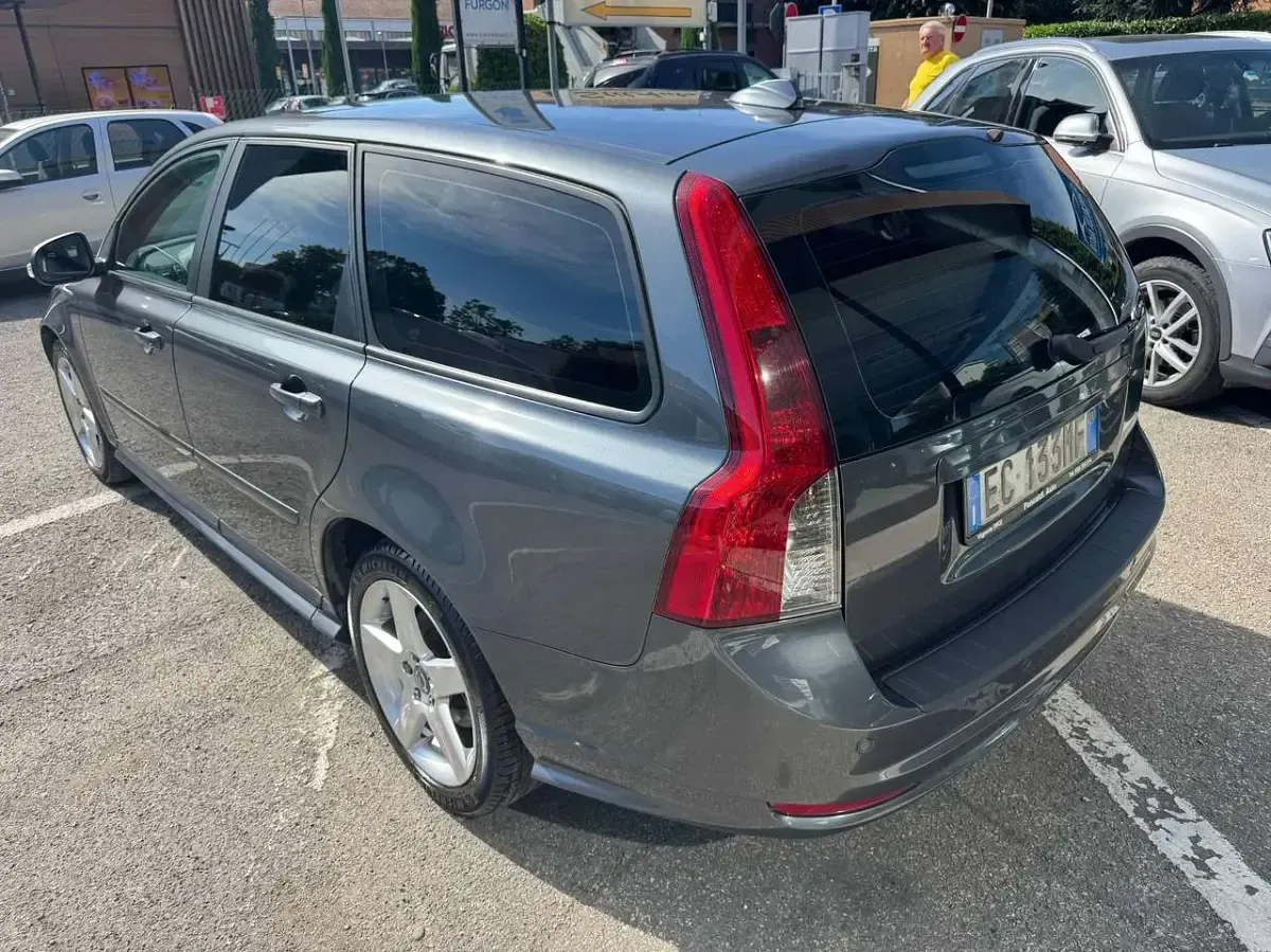 Usata Volvo V50 R-Design 136 CV (100 kW) 2010 Grigio Station wagon