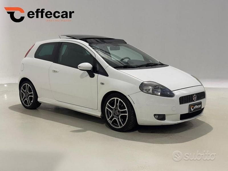 Usata Fiat Grande Punto Sport 90 CV (66 kW) 2009 Bianco Utilitaria