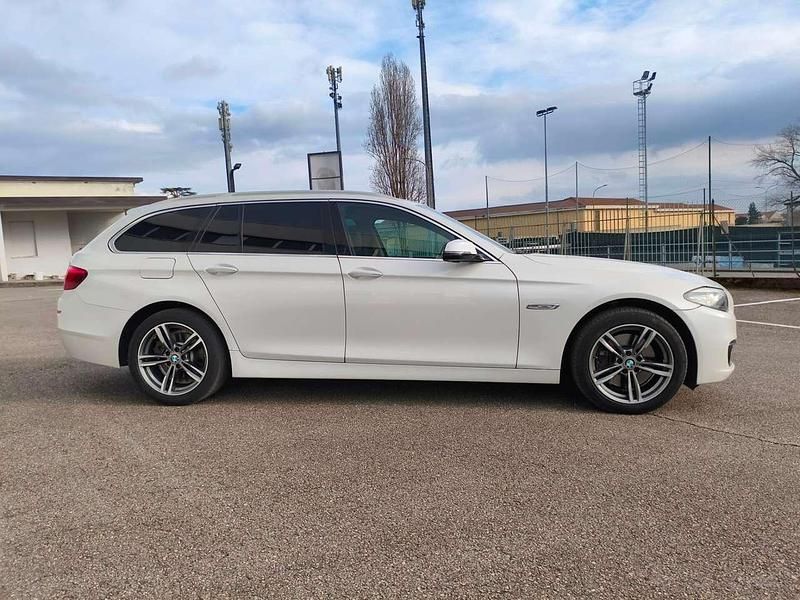 Usata BMW 525 Luxury Line 218 CV (160 kW) 2015 Bianco Station wagon