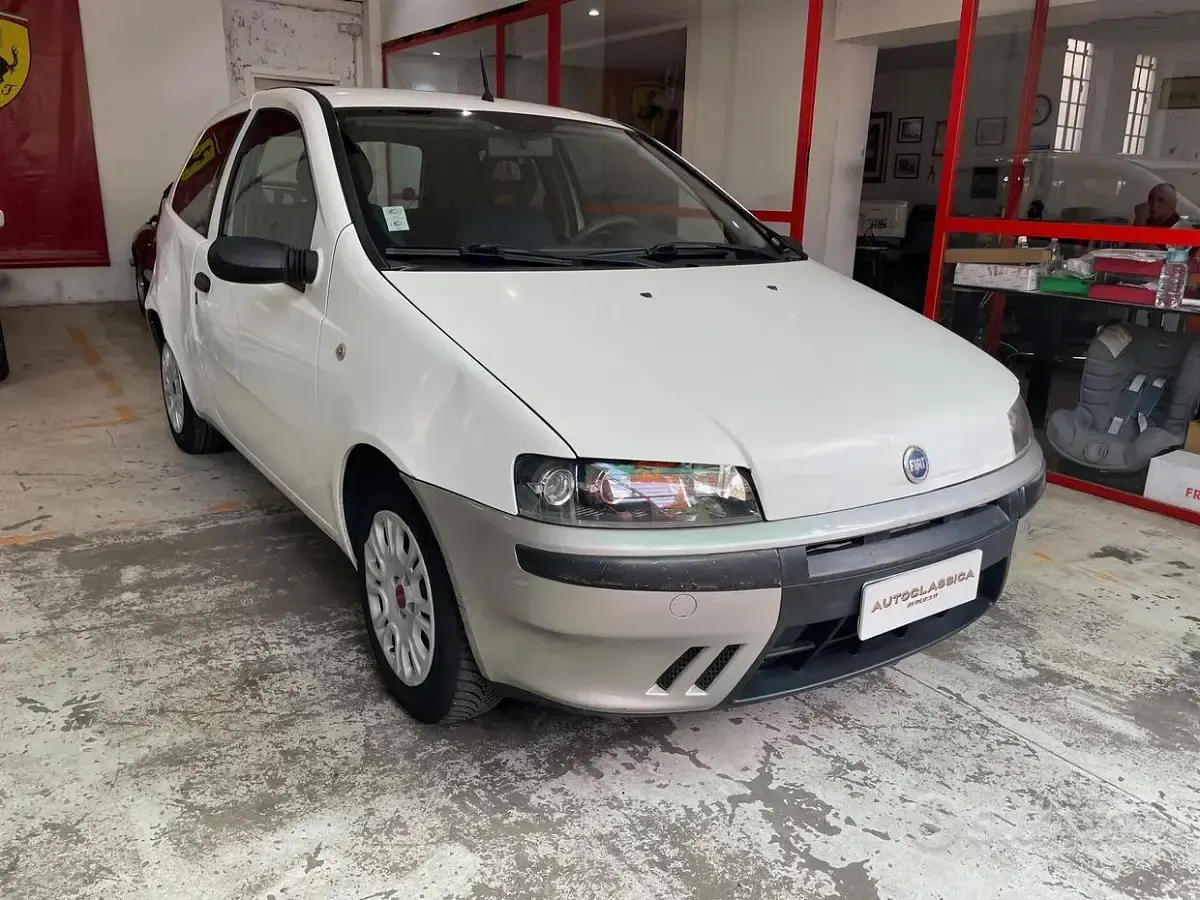Occasion Fiat Punto 60 ch (44 kW) 2003 Blanc Citadine
