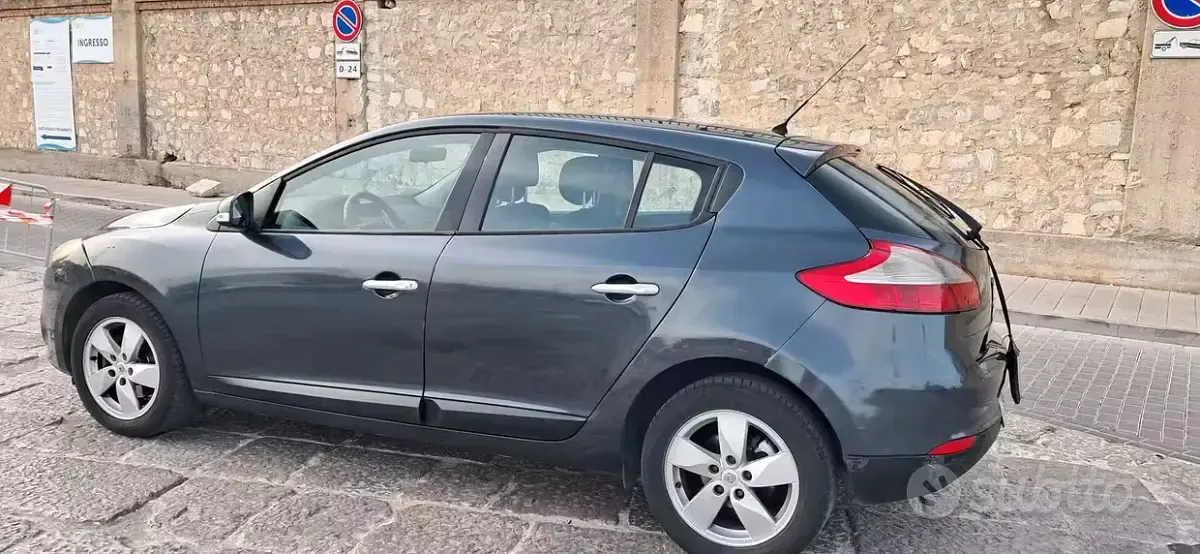Usata Renault Mégane III Dynamique 110 CV (80 kW) 2009 Grigio Berlina
