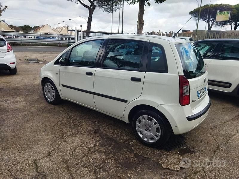 Usata Fiat Idea Dynamic 77 CV (56 kW) 2011 Bianco Monovolume