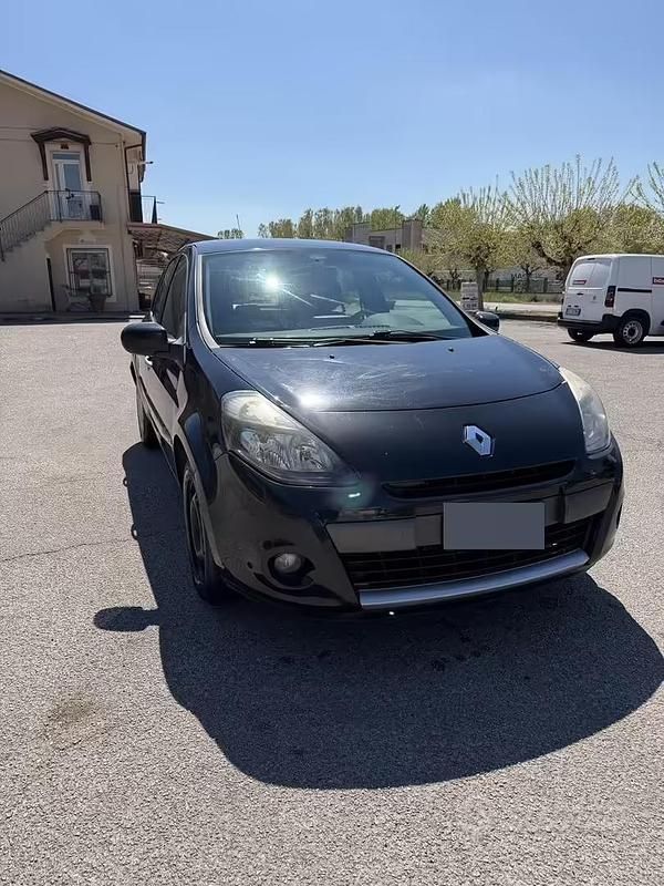 Usata Renault Clio II Dynamique 85 CV (62 kW) 2010 Nero Berlina