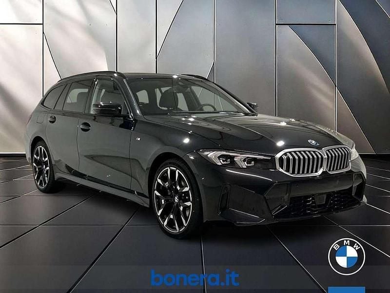 Nuova BMW 330e Comfort Edition 292 CV (214 kW) 2025 Black sapphire metallizzato Station wagon