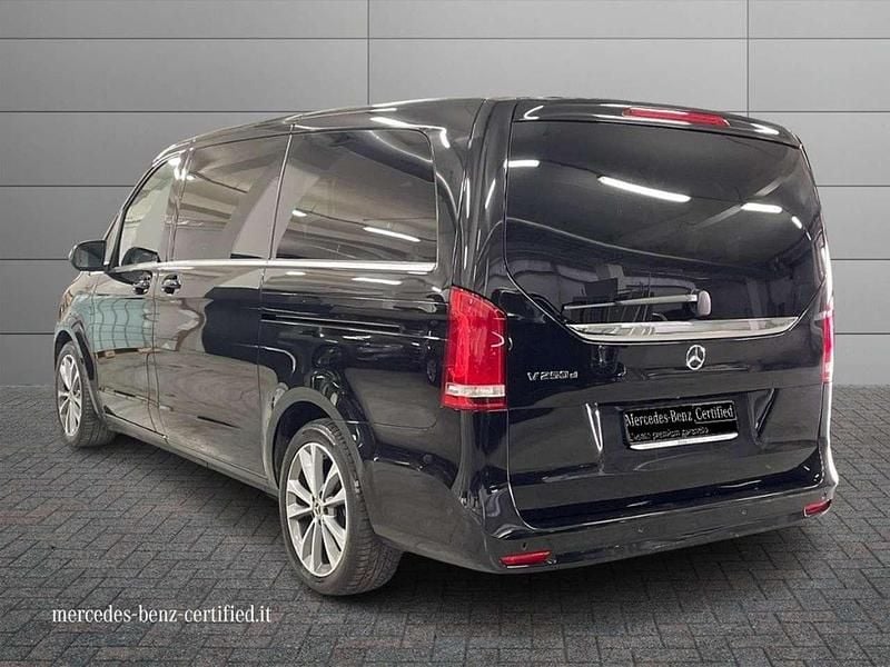 Usata Mercedes V250 Premium 190 CV (139 kW) 2024 Nero metallizzato Monovolume