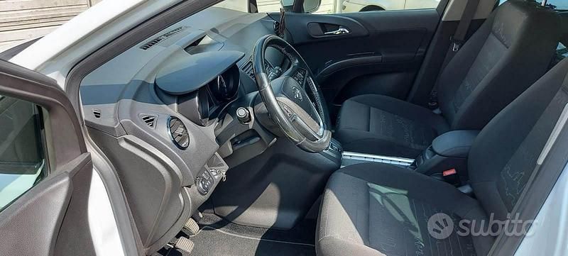 Usata Opel Meriva 75 CV (55 kW) 2011 Bianco Monovolume