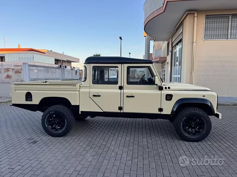 Usata Land Rover Defender 112 CV (82 kW) 1996 Beige Pick-up
