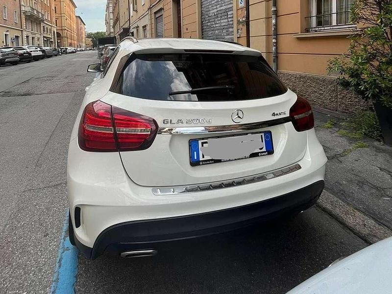 Usata Mercedes GLA200 Premium 136 CV (100 kW) 2017 Bianco SUV
