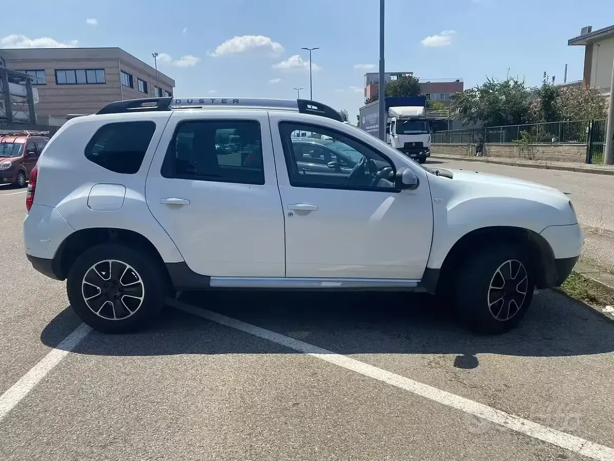 Usata Dacia Duster Lauréate 109 CV (80 kW) 2016 Bianco SUV