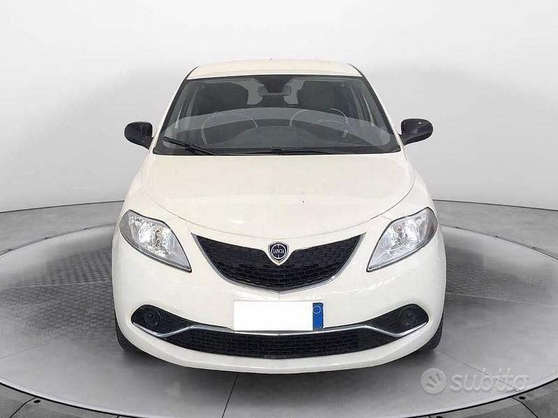 Usata Lancia Ypsilon Silver 69 CV (50 kW) 2017 Bianco Utilitaria