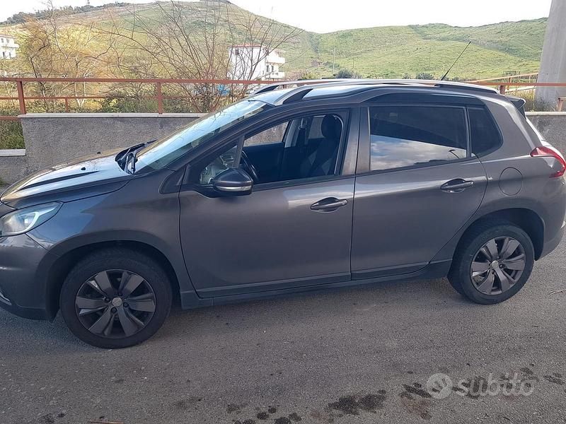Usata Peugeot 2008 110 CV (80 kW) 2017 Grigio SUV