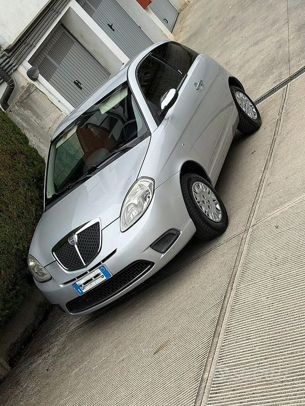 Usata Lancia Ypsilon 60 CV (44 kW) 2010 Grigio Utilitaria
