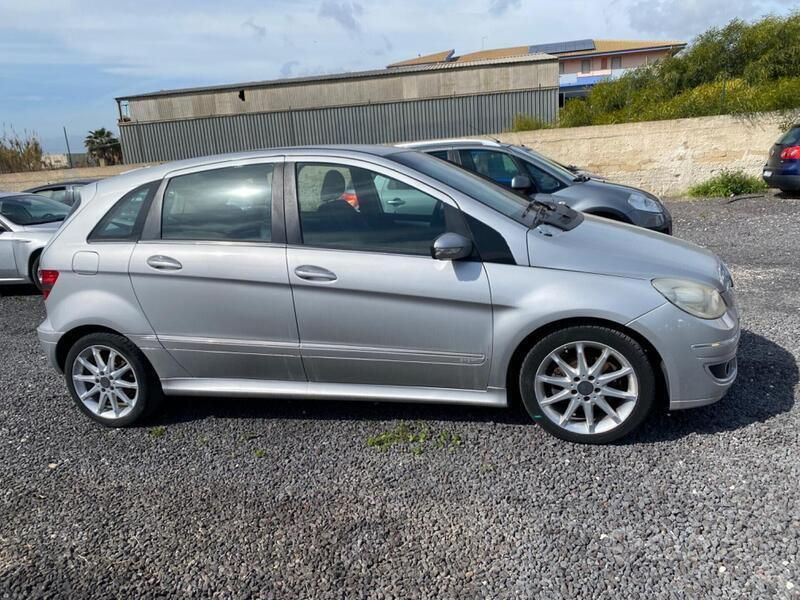 Usata Mercedes B200 140 CV (102 kW) 2007 Argento Monovolume