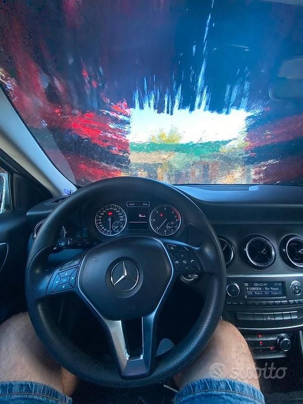 Usata Mercedes A180 109 CV (80 kW) 2014 Grigio Berlina