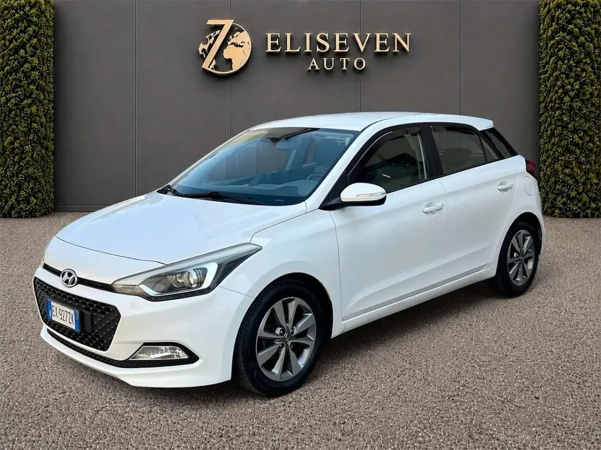 Usata Hyundai i20 Style 84 CV (61 kW) 2015 Bianco Utilitaria