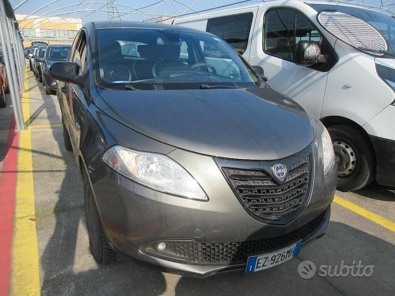 Usata Lancia Ypsilon Gold 85 CV (62 kW) 2015 Grigio Utilitaria