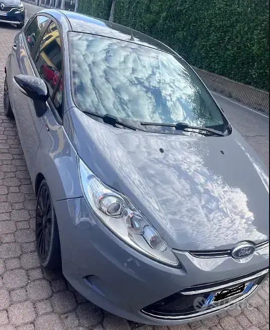 Usata Ford Fiesta 70 CV (51 kW) 2011 Grigio Utilitaria