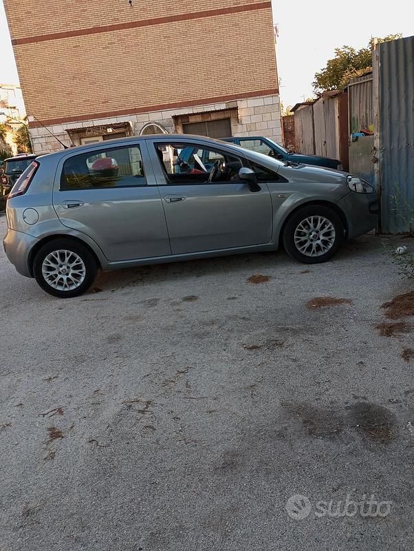 Usata Fiat Punto 77 CV (56 kW) 2010 Grigio Utilitaria