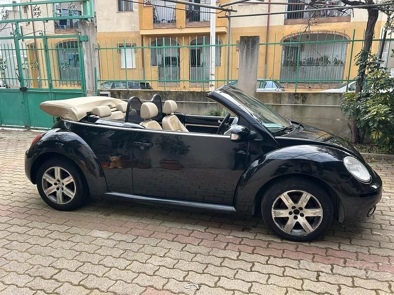 Usata VW New Beetle 105 CV (77 kW) 2005 Nero Utilitaria