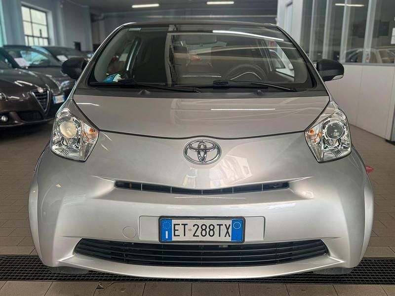 Usata Toyota iQ Lounge 67 CV (49 kW) 2014 Argento Utilitaria