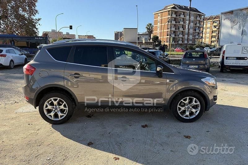 Usata Ford Kuga 140 CV (102 kW) 2011 Grigio SUV