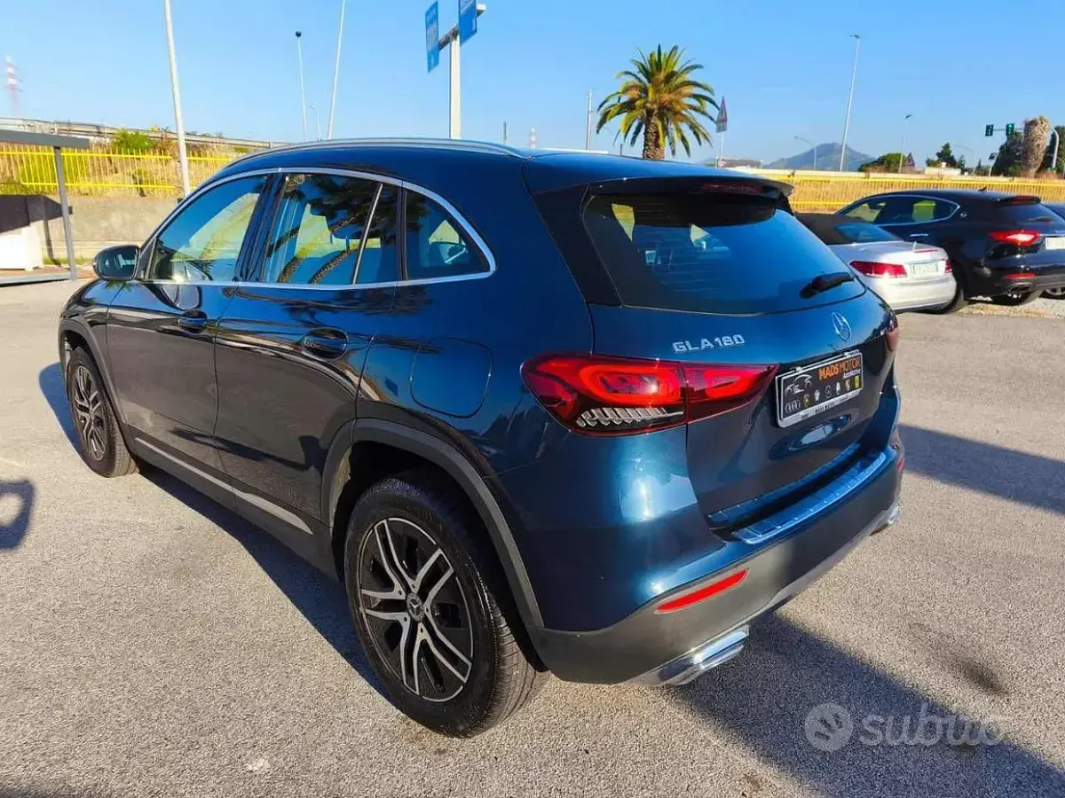 Usata Mercedes GLA180 136 CV (100 kW) 2022 Blu SUV
