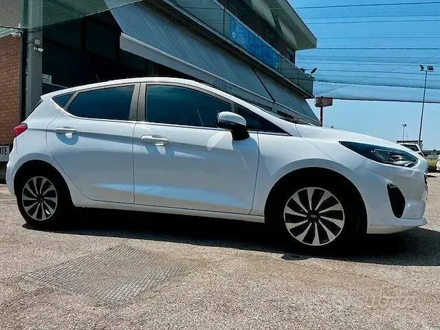 Usata Ford Fiesta Titanium 75 CV (55 kW) 2022 Bianco Utilitaria