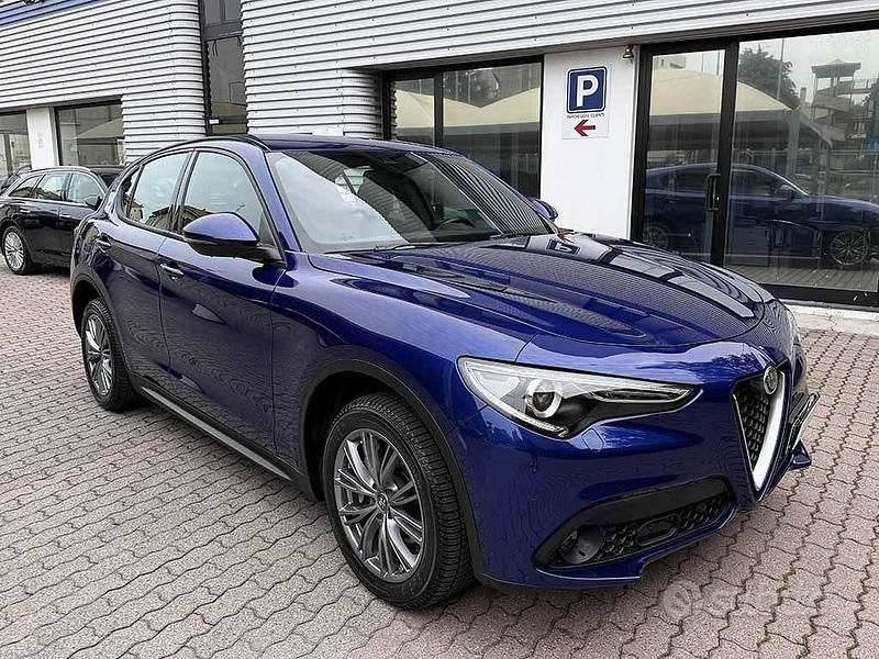 Usata Alfa Romeo Stelvio Business 190 CV (139 kW) 2022 Blu / metallizzato SUV