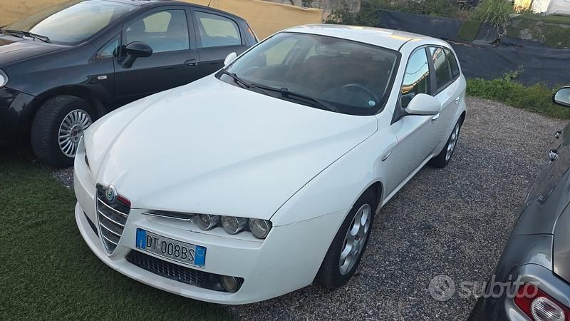 Bianco Usata 2009 Alfa Romeo 159 Progression Station wagon | 2500 € - Immagine 1/4