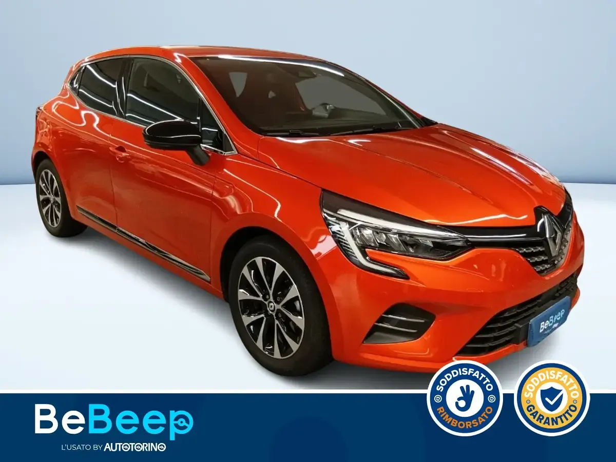 Usata Renault Clio Techno 145 CV (106 kW) 2023 Arancione metallizzato Utilitaria