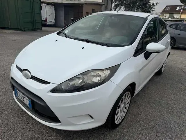 Gebraucht Ford Fiesta Titanium 68 PS (50 kW) 2010 Weiß Kleinwagen