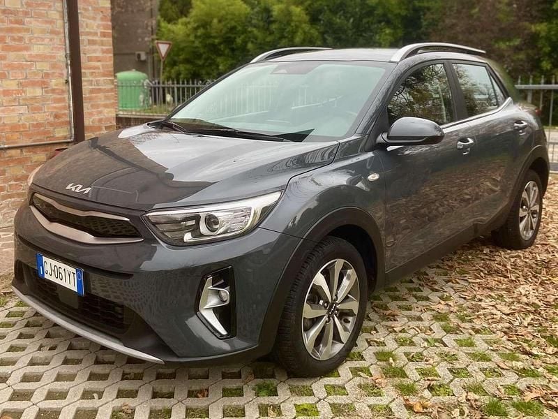 Usata Kia Stonic Style 101 CV (74 kW) 2022 Perennial grey SUV