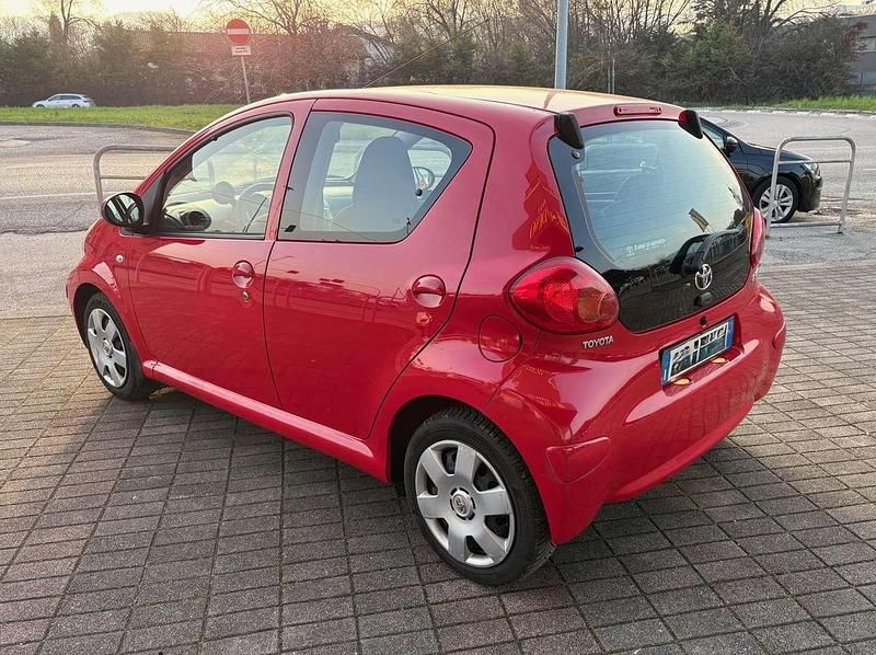 Usata Toyota Aygo 68 CV (50 kW) 2008 Rosso Utilitaria
