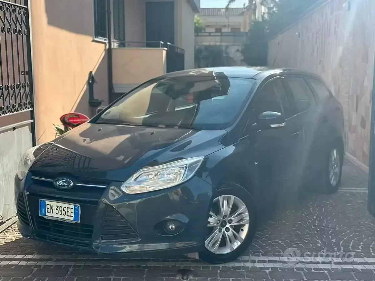 Usata Ford Focus Titanium 116 CV (85 kW) 2012 Blu Berlina