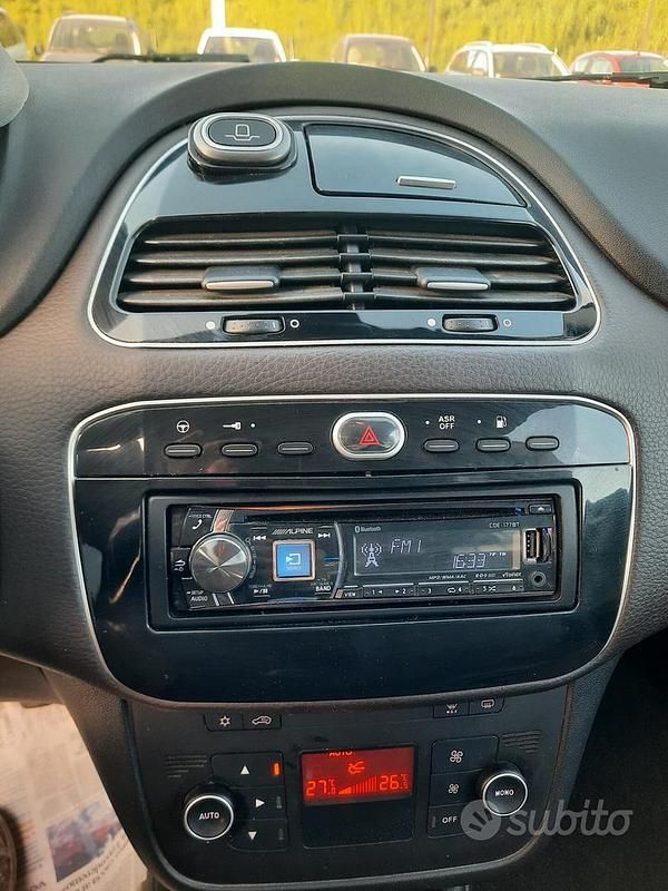 Usata Fiat Grande Punto Dynamic 69 CV (50 kW) 2010 Bianco Utilitaria