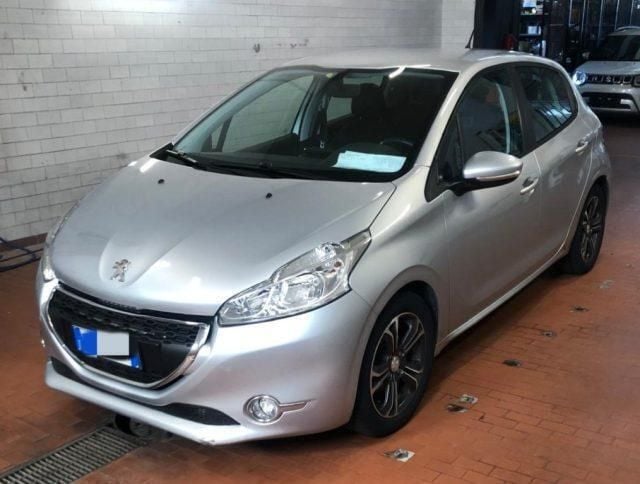 Bianco Usata 2015 Peugeot 208 Active Utilitaria | 4970 € (Super prezzo) - Immagine 1/4
