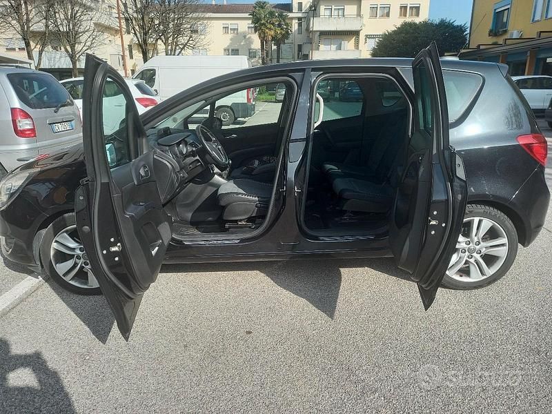 Usata Opel Meriva 95 CV (69 kW) 2017 Nero Monovolume