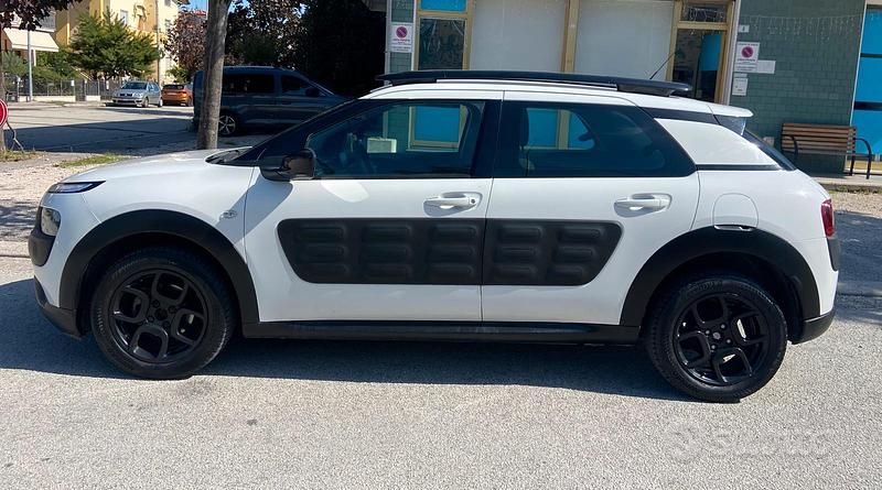Usata Citroën C4 Cactus 99 CV (72 kW) 2015 Bianco Utilitaria