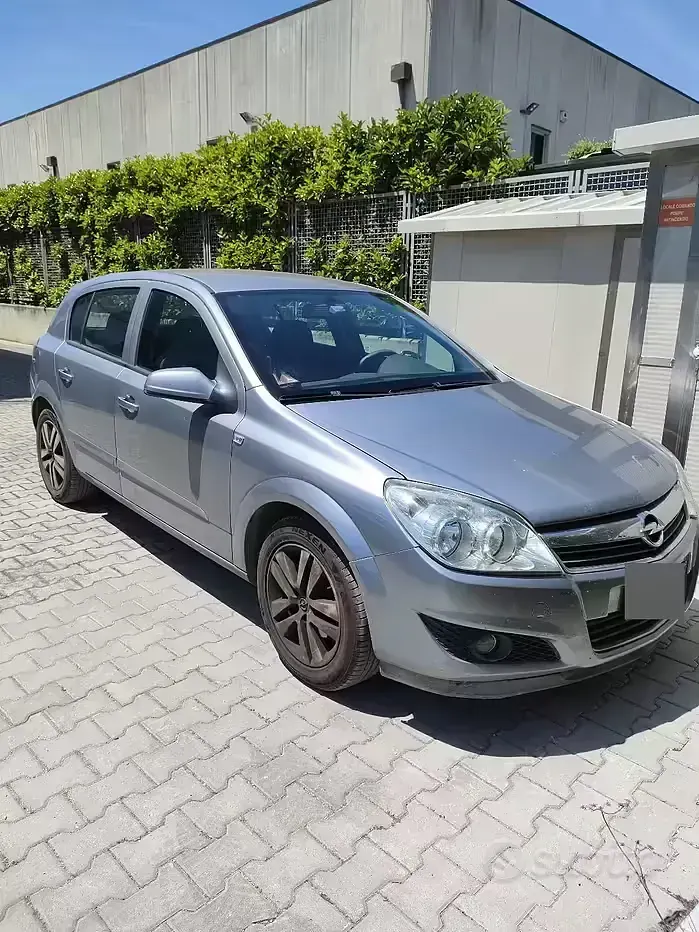 Usata Opel Astra 110 CV (80 kW) 2009 Berlina