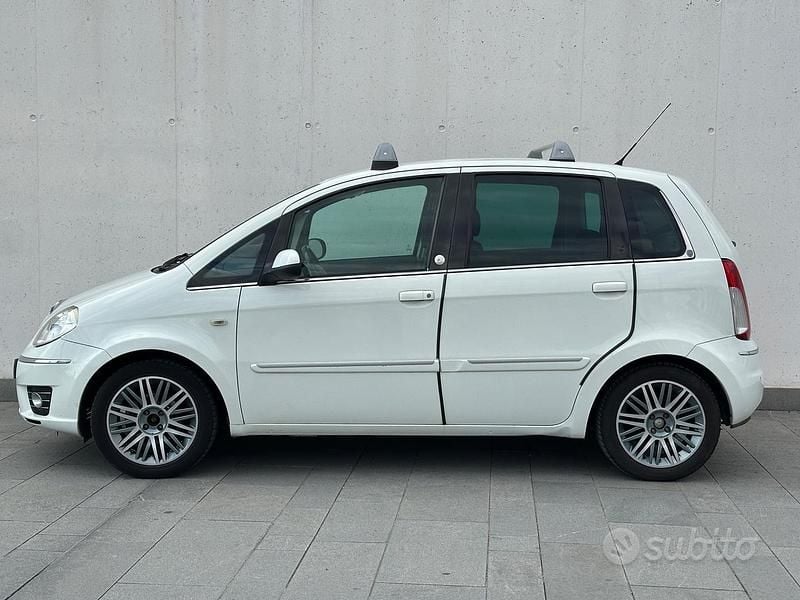 Usata Lancia Musa 77 CV (56 kW) 2010 Bianco Monovolume