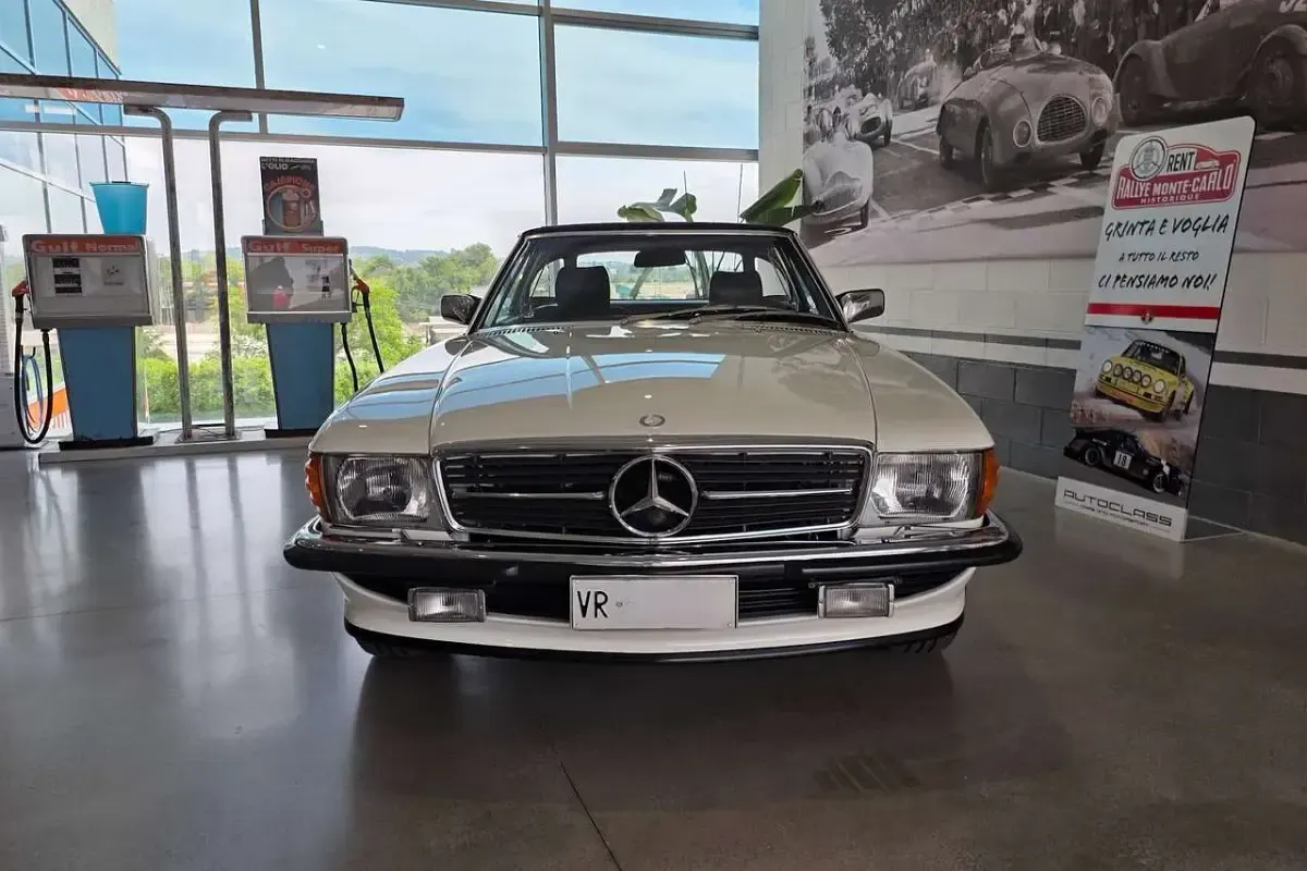 Usata Mercedes SL500 231 CV (169 kW) 1985 Bianco Cabrio