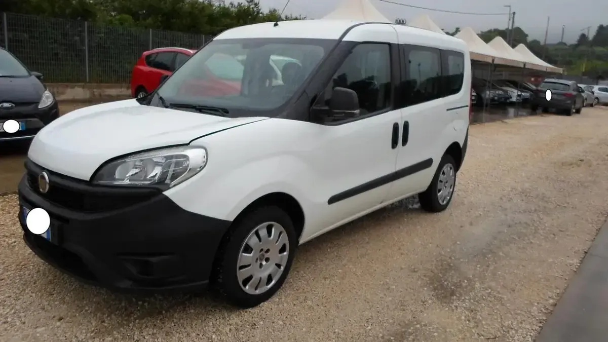 Usata Fiat Doblò 95 CV (69 kW) 2021 Bianco Monovolume